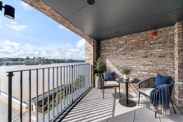 07414-02 Balcony 1